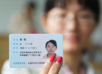 湖南90后时尚女青年走进南华大学博士入学考