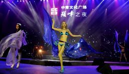 热辣维密秀---辣模着性感内衣卖萌台上与幕后_