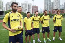 东亚青少年足球小将与西甲球星共度六一儿童节