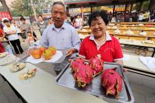 山东潍坊:社区居民赛面食_新闻