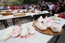 山东潍坊:社区居民赛面食_新闻