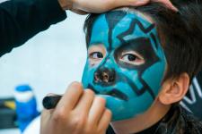 深圳举办T台犀利秀,辣妈萌娃美女僵尸玩的就是