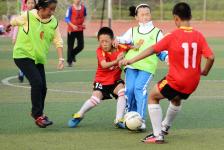 山东青岛:足球特色走进小学校园