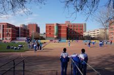 济南 平阴一中学生正常交往距离保持在44厘米