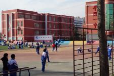 济南 平阴一中学生正常交往距离保持在44厘米