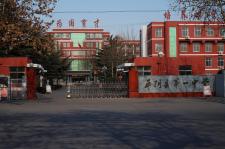 济南 平阴一中学生正常交往距离保持在44厘米