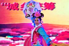 图片故事:<em>农家女孩</em>的<em>舞蹈</em>魔术梦_张国荣_ 光明