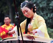 图片故事:<em>农家女孩</em>的<em>舞蹈</em>魔术梦_张国荣_ 光明