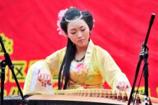 图片故事:<em>农家女孩</em>的<em>舞蹈</em>魔术梦_张国荣_ 光明