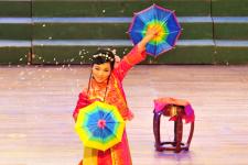 图片故事:<em>农家女孩</em>的<em>舞蹈</em>魔术梦_张国荣_ 光明