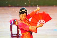 图片故事:<em>农家女孩</em>的<em>舞蹈</em>魔术梦_张国荣_ 光明
