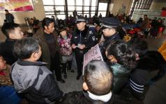 江苏淮安:宣传识别真假火车票常识_新闻