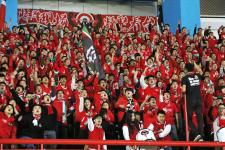 中超第3轮:河南建业3:3战平重庆力帆 球迷起冲