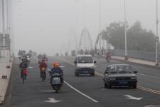 浓浓春雾再临黄山 高楼建筑被淹雾中_新闻