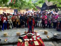 300余游客张家界黄龙洞景区祈福平安 (