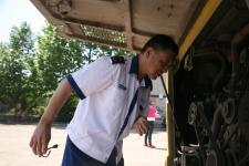 山西:全国劳模 临汾公交驾驶员郝斌元_苏强