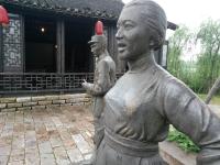 江苏常熟:沙家浜红色旅游风景区阿庆嫂雕塑遭