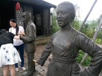 江苏常熟:沙家浜红色旅游风景区阿庆嫂雕塑遭