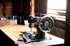 安徽:巢湖烔炀古镇的老裁缝店生意不断_王骏