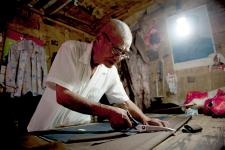 安徽:巢湖烔炀古镇的老裁缝店生意不断_王骏