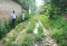 河南鹿邑:贫困男孩考上大学贷款上学穷到无人