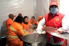 安﹕百名环卫工温暖小屋享免费早餐_赵仁宝