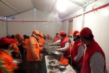 安﹕百名环卫工温暖小屋享免费早餐_赵仁宝