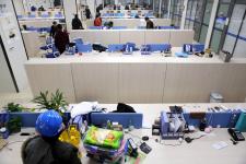 安徽蚌埠:e租宝涉违法经营被查 市民哄抢事件