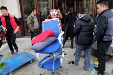 安徽蚌埠:e租宝涉违法经营被查 市民哄抢事件