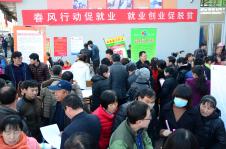 山东博兴:招聘会开到村头 农民家门口找工作_