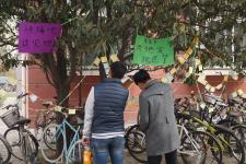 郑州﹕大学生欢度三七女生节 诙谐条幅告白女