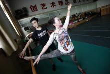 安徽淮北:80后舞蹈班男教师10元一节课弘扬