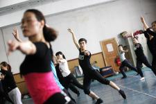 安徽淮北:80后舞蹈班男教师10元一节课弘扬