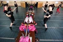 安徽淮北:80后舞蹈班男教师10元一节课弘扬