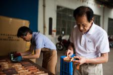 国际二胡制作大师万其兴:一甲子只做一_大国工