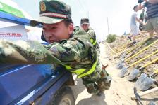 48名边防官兵挺进射阳重灾区陈洋镇_章善玉