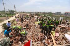 48名边防官兵挺进射阳重灾区陈洋镇_章善玉