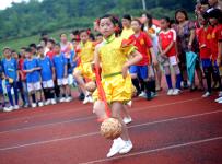 南京:中电颐和家园小学举行小世界杯足球文化