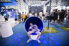 上海:淘宝办造物节 VR游戏奇葩网店云集_许康