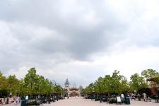 上海迪士尼9月起启用平日票 工作日比周末便宜