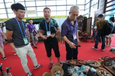 南宁东博会惊现男人生殖器木雕工艺品阳具 有