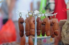 南宁东博会惊现男人生殖器木雕工艺品阳具 有