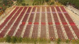 航拍登封塔沟武校2.956万名学员表演万人团体
