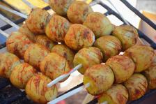 实拍东北吉林庙会特色小吃 看着就馋人