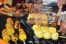 实拍东北吉林庙会特色小吃 看着就馋人