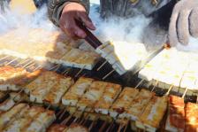 实拍东北吉林庙会特色小吃 看着就馋人