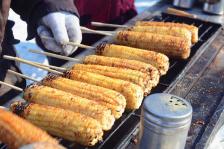 实拍东北吉林庙会特色小吃 看着就馋人