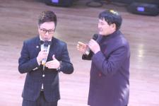 大衣哥朱之文学说甘肃话 把莫马达说成么