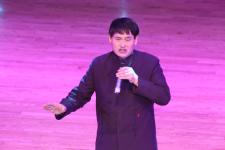 大衣哥朱之文学说甘肃话 把莫马达说成么