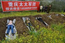 重庆离婚女性坟墓中感受死亡获得重生